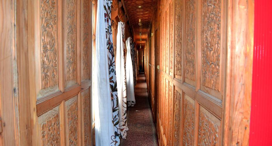 Anarkali Houseboat, Srinagar 5